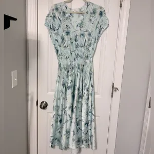 Vince | Flora Crushed Cap Sleeve V-Neck Dress