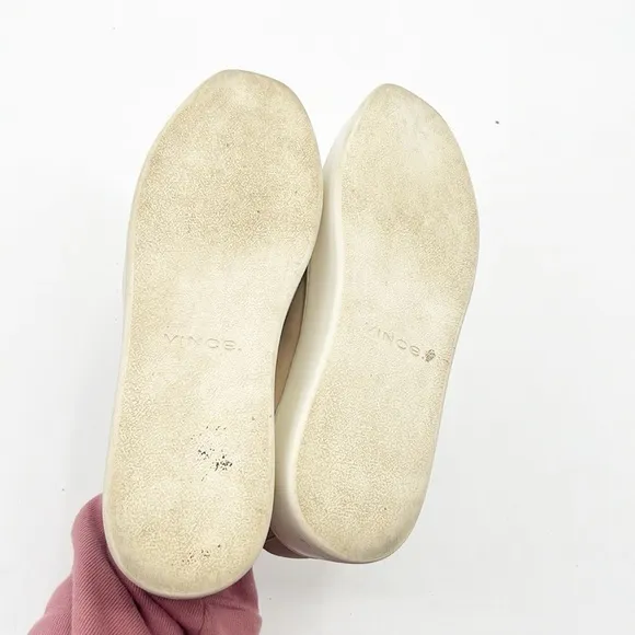Vince Saxon 2 Slip-On Sneaker Leather size 8 Beige Tan Neutral