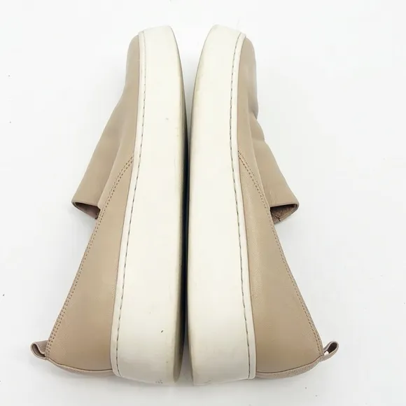Vince Saxon 2 Slip-On Sneaker Leather size 8 Beige Tan Neutral