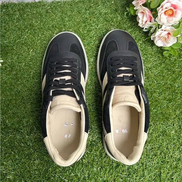 Vince womenOasis Sneaker black $250 new