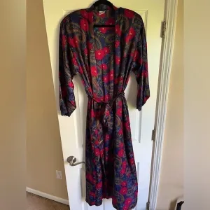 Vintage 1980s Bold Colorful Designer Floral Paisley Kimono Robe with Lace Detail