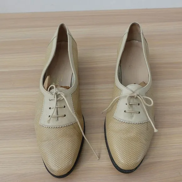 VINTAGE Salvatore Ferragamo Oxford Womens Shoes 8 AA Beige Loafers Narrow  ITALY
