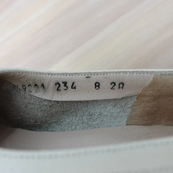 VINTAGE Salvatore Ferragamo Oxford Womens Shoes 8 AA Beige Loafers Narrow  ITALY