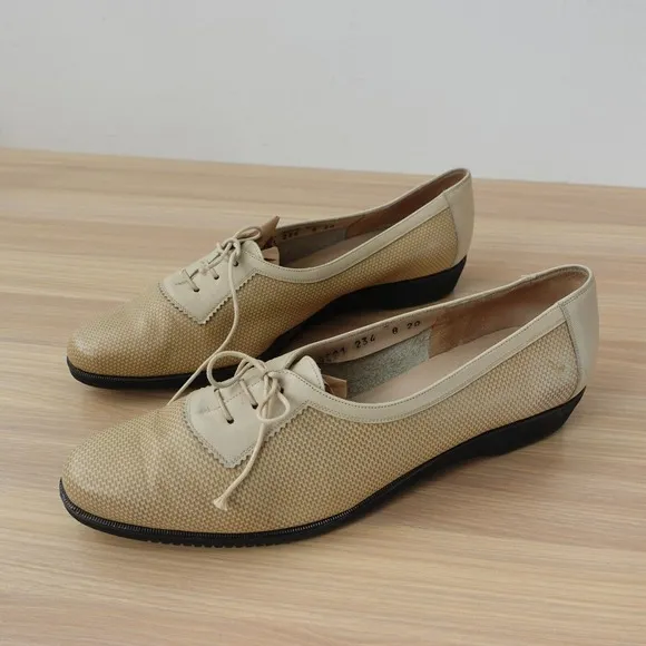 VINTAGE Salvatore Ferragamo Oxford Womens Shoes 8 AA Beige Loafers Narrow  ITALY