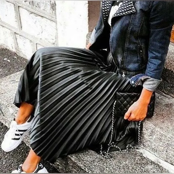 Vintage Wool Saks Fifth Avenue Pleated Midi Skirt