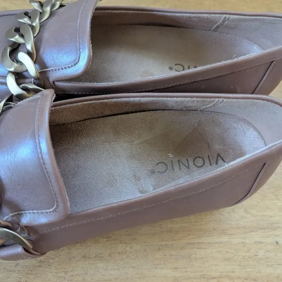 Vionic Mizelle Chunky Chain Leather Loafers