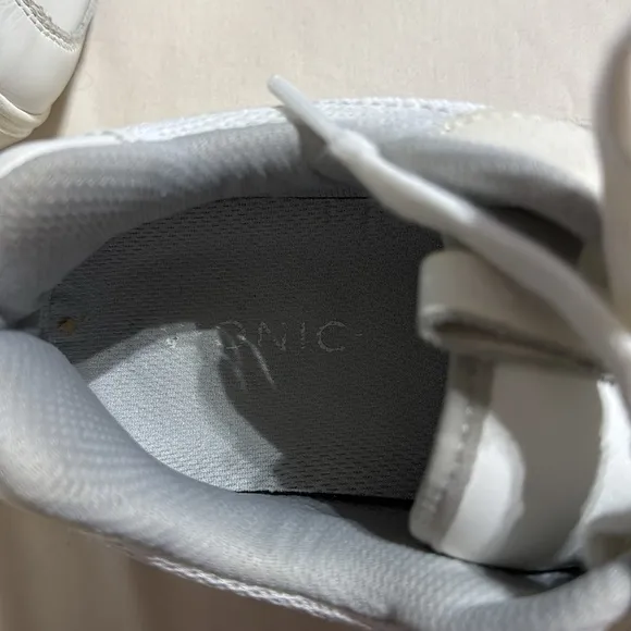Vionic Woman’a‎ Rebel Kamelle Lace Up All White Sneakers
