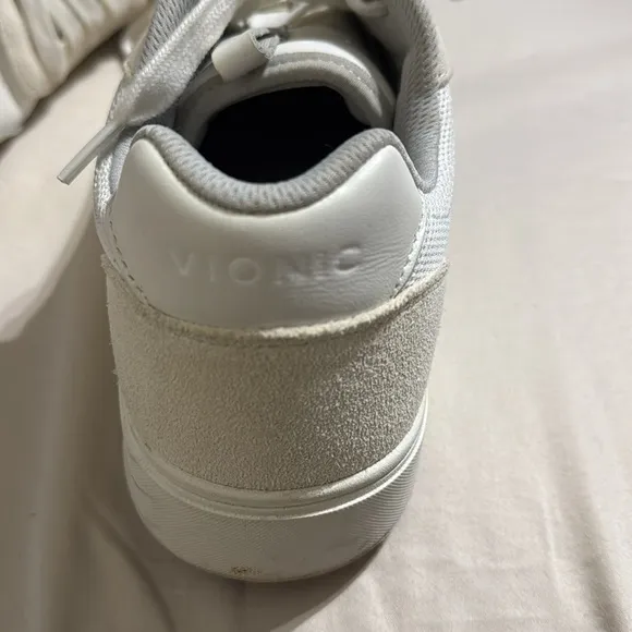 Vionic Woman’a‎ Rebel Kamelle Lace Up All White Sneakers