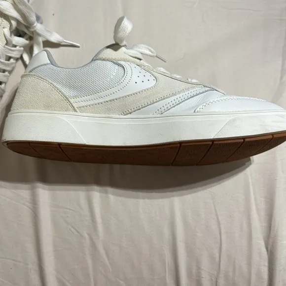 Vionic Woman’a‎ Rebel Kamelle Lace Up All White Sneakers
