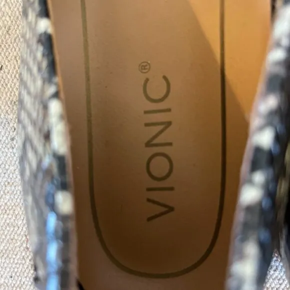 Vionic Woman's Animal Print Leather Willa Li Loafers Dress Shoes Sz 11