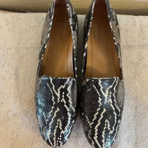 Vionic Woman's Animal Print Leather Willa Li Loafers Dress Shoes Sz 11