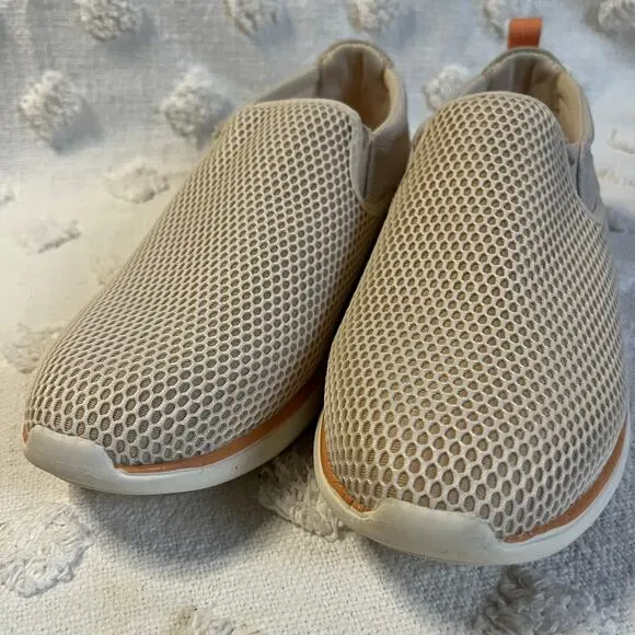 Vionic Zeta Walking Women’s Shoes Size 9 Slip On Support Cushion Sneakers Cream
