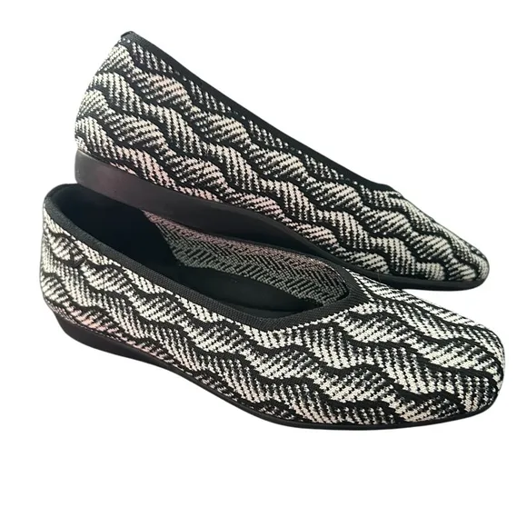 Vivaia Lightweight Square-Toe V-Cut Flats (Margot‎ Walker) 8