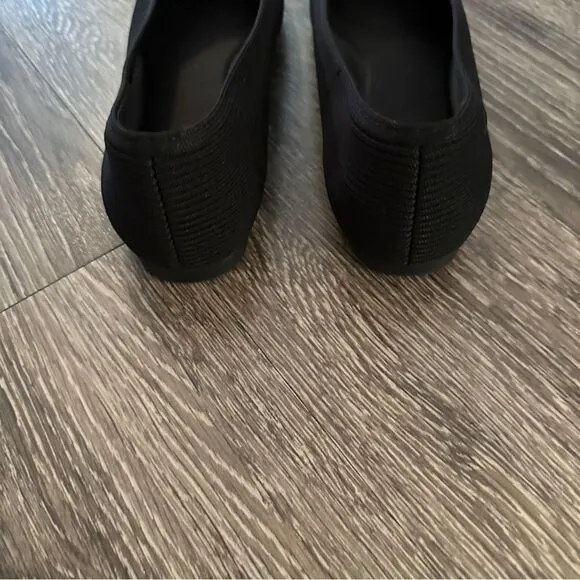 Vivaia Lightweight Square-Toe V-Cut Flats (Margot Walker)