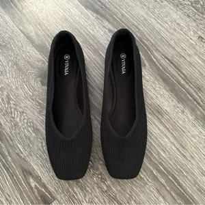 Vivaia Lightweight Square-Toe V-Cut Flats (Margot Walker)