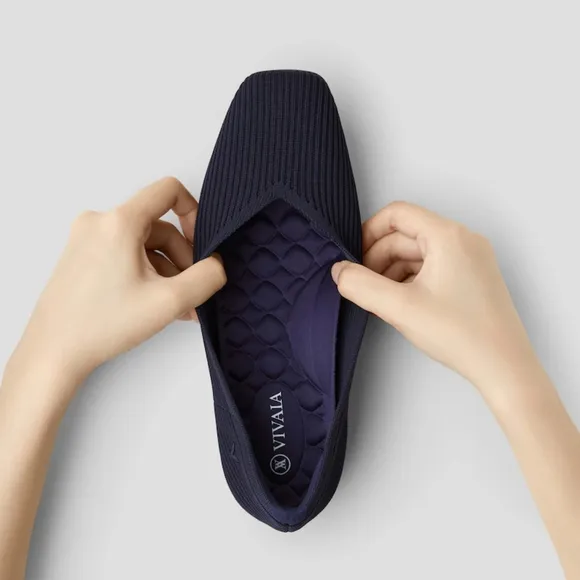 Vivaia Margot lightweight navy blue flats size 39