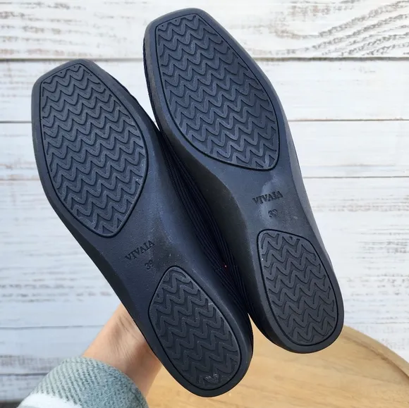 Vivaia Margot lightweight navy blue flats size 39