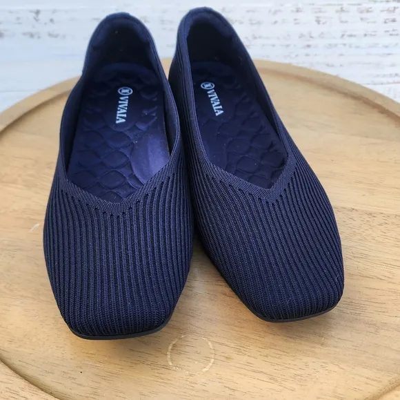 Vivaia Margot lightweight navy blue flats size 39