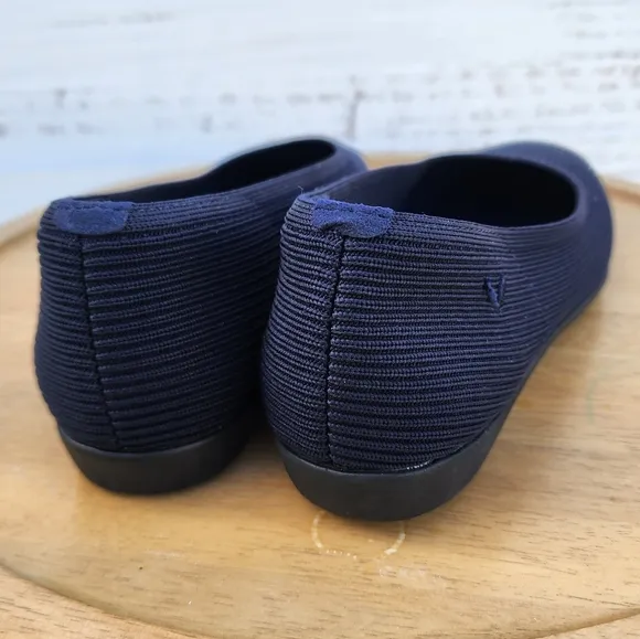 Vivaia Margot lightweight navy blue flats size 39