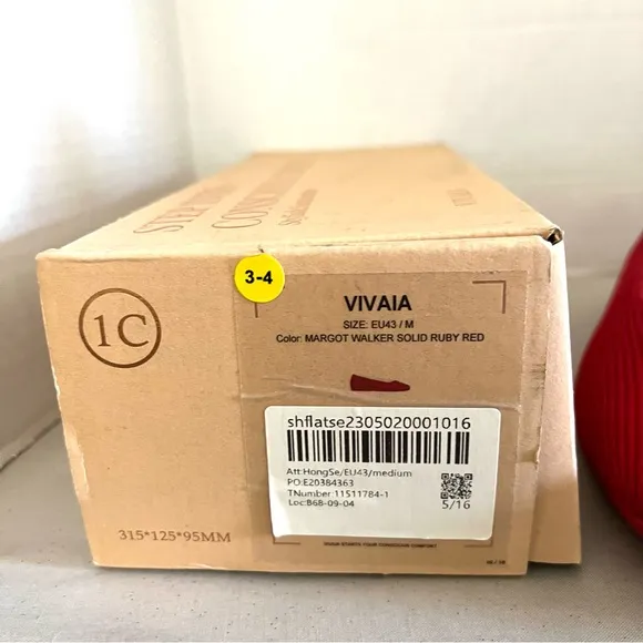 Vivaia Red Margot Walker Comfy Lightweight Square-Toe V-Cut Flats Size EU 43/11