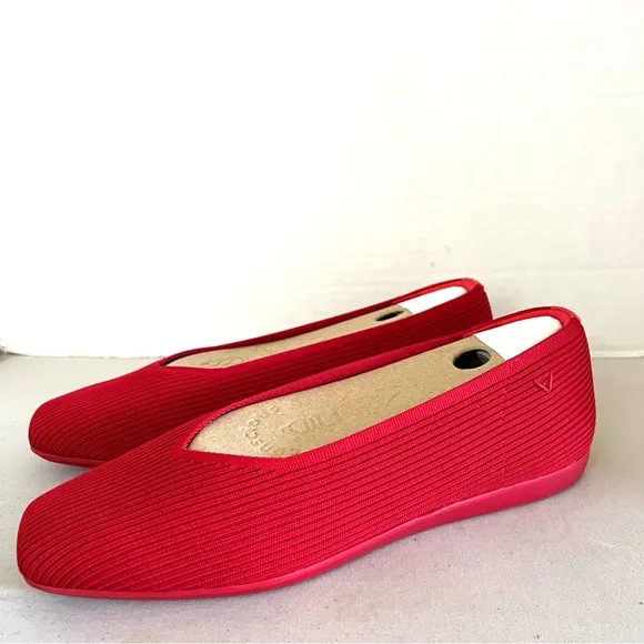 Vivaia Red Margot Walker Comfy Lightweight Square-Toe V-Cut Flats Size EU 43/11