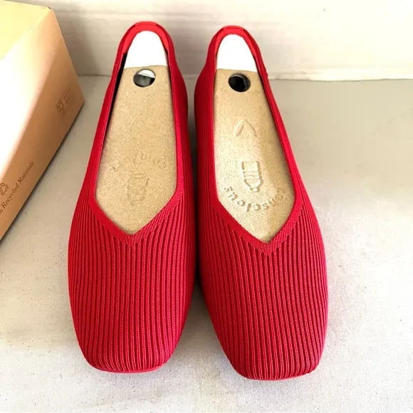 Vivaia Red Margot Walker Comfy Lightweight Square-Toe V-Cut Flats Size EU 43/11