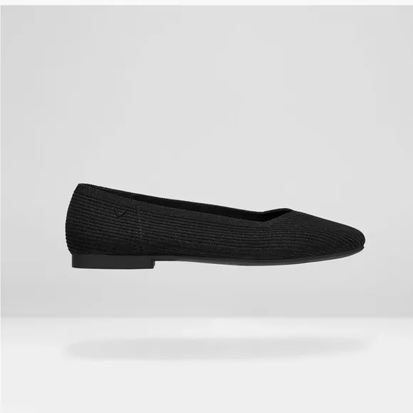 VIVAIA Square Toe V-Cut Flats in Black size 39