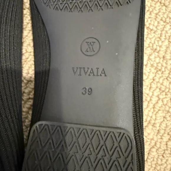VIVAIA Square Toe V-Cut Flats in Black size 39