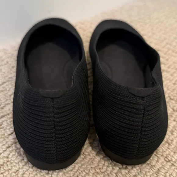 VIVAIA Square Toe V-Cut Flats in Black size 39