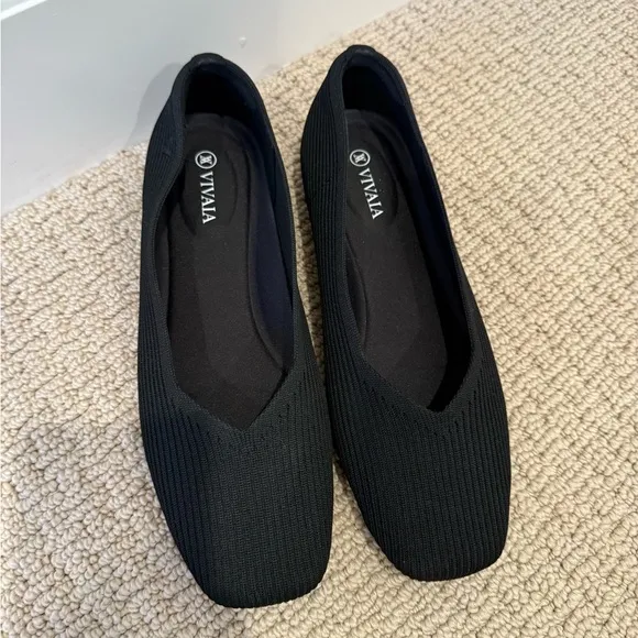 VIVAIA Square Toe V-Cut Flats in Black size 39