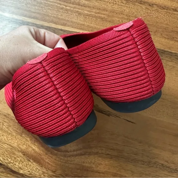 Vivaia Square-Toe V-Cut Flats Margot 2.0 Ruby Red, Size 39