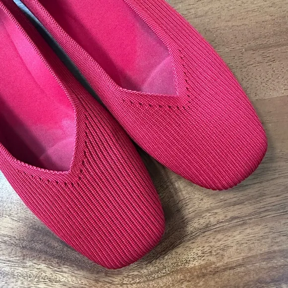 Vivaia Square-Toe V-Cut Flats Margot 2.0 Ruby Red, Size 39