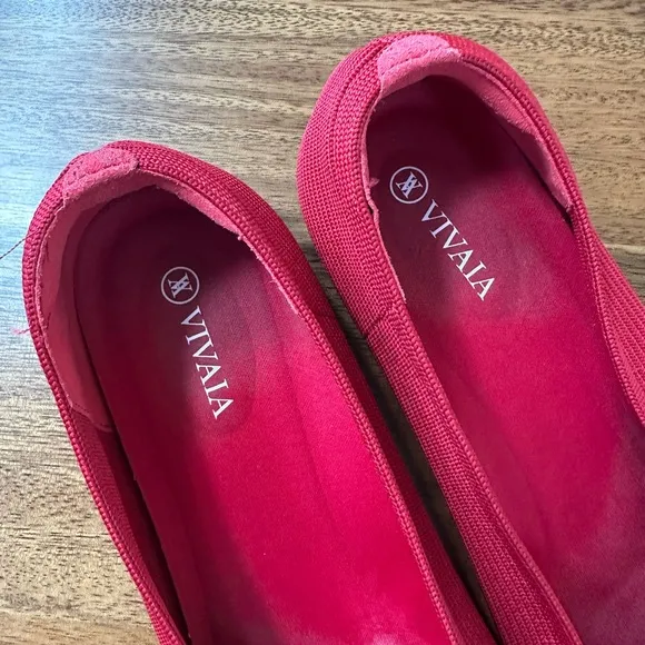Vivaia Square-Toe V-Cut Flats Margot 2.0 Ruby Red, Size 39