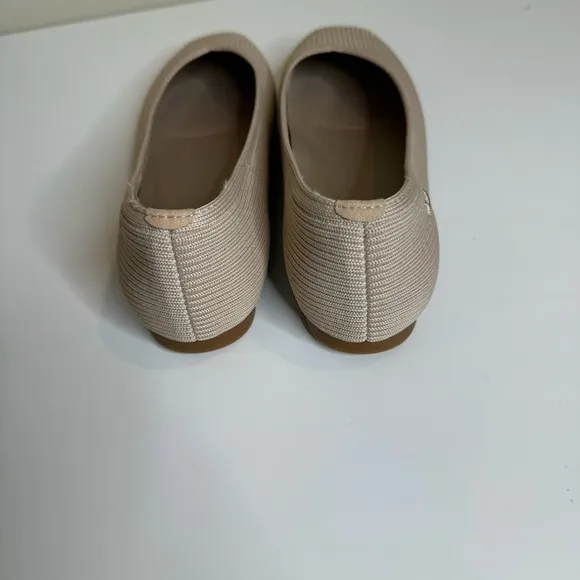 Vivaia Square-Toe V-Cut Flats (Margot 2.0) size 39 NWOT