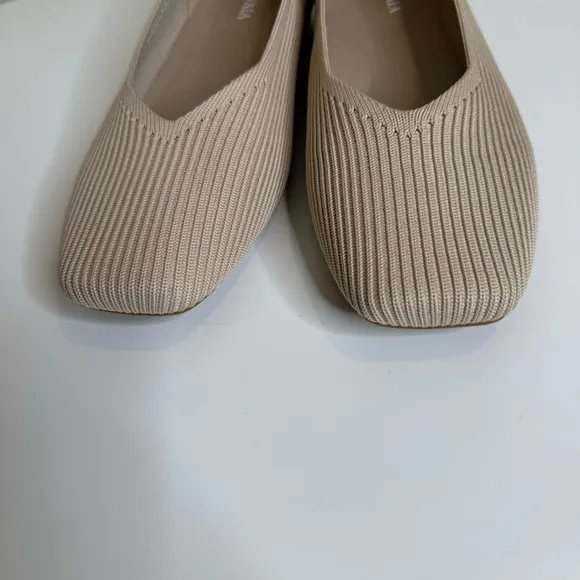 Vivaia Square-Toe V-Cut Flats (Margot 2.0) size 39 NWOT