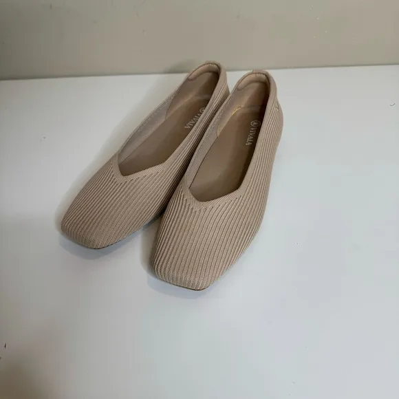 Vivaia Square-Toe V-Cut Flats (Margot 2.0) size 39 NWOT