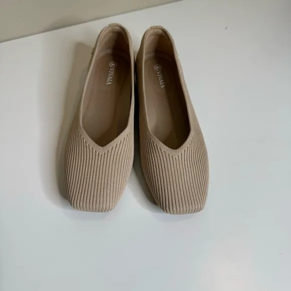 Vivaia Square-Toe V-Cut Flats (Margot 2.0) size 39 NWOT