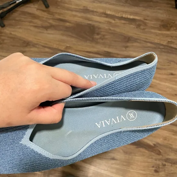 Vivaia Square-Toe V-Cut Flats Size 40