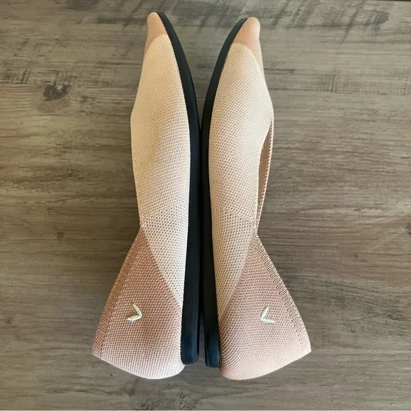 Vivaia Valencia Pointed Toe V-Cut Flats Wheat Nature Two Tone Size EU-40 / US-9