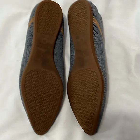 Vivaia Vienna Pointed Toe V-Cut Sandy Blue Flats