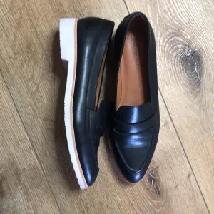 Wayne Flex Black Leather Loafers w/White Soles 6M