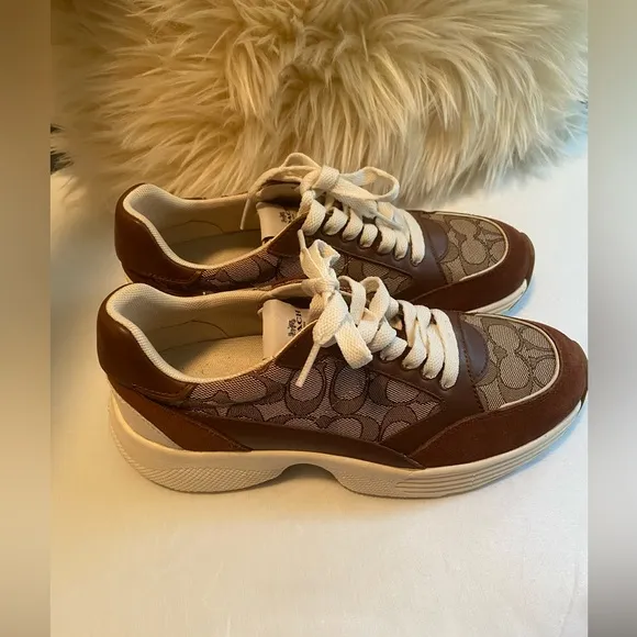 Women’s Coach Tech Runner Khaki/Saddle Logo Sneakers Sz 9B