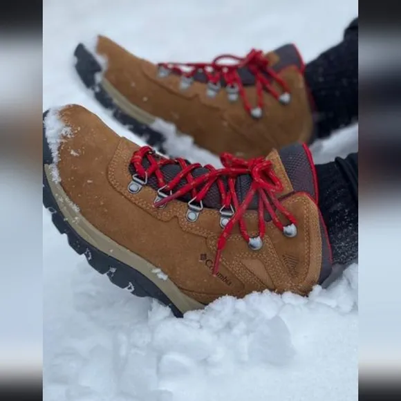 WOMEN'S COLUMBIA NEWTON RIDGE PLUS WATERPROOF AMPED HIKING BOOTS