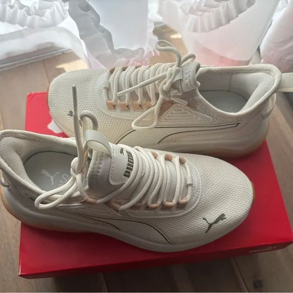 Women’s Puma Amplifiers NIB