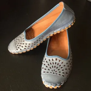 Women's VOLKS WALKERS Flats, Blue, Size 39