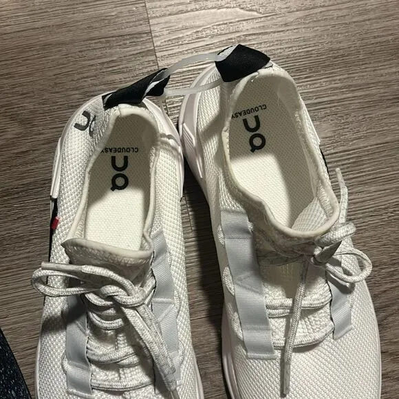 Women’s On Running Cloudeasy Sneakers