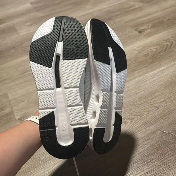 Women’s On Running Cloudeasy Sneakers