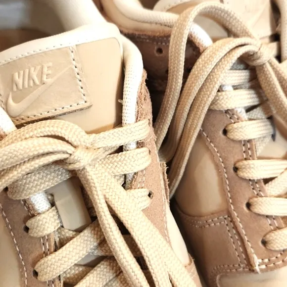 Womens/Unisex RARE LIKE NEW Nike Low Dunk Sanddrift size 9.