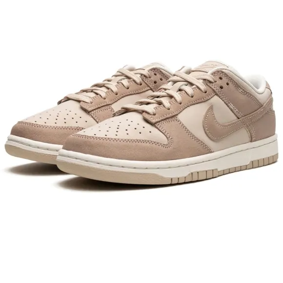 Womens/Unisex RARE LIKE NEW Nike Low Dunk Sanddrift size 9.