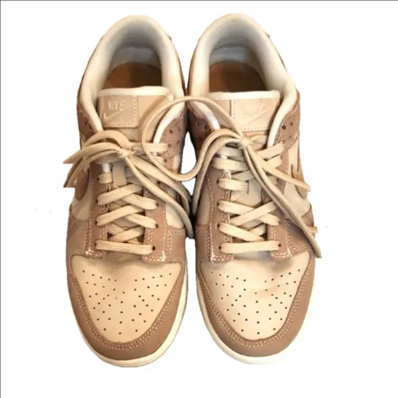 Womens/Unisex RARE LIKE NEW Nike Low Dunk Sanddrift size 9.